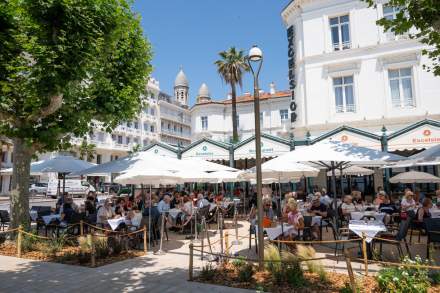 Promenade des Bains à Saint-Raphaël devant l'Excelsior