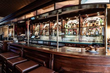 bar 